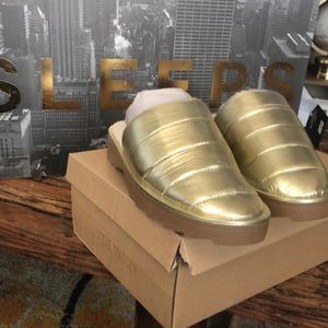 Slide inched gold Steve madeden with faxfur